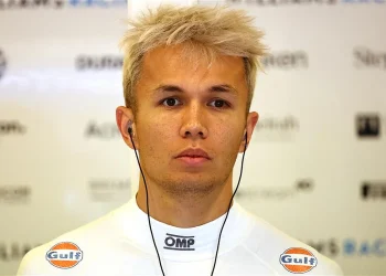 David Coulthard emite alerta inesperado para Alex Albon.