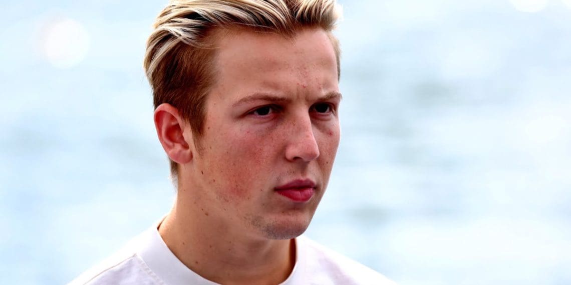 Marko sugere que Lawson pode substituir Ricciardo na Red Bull na F1 2025.