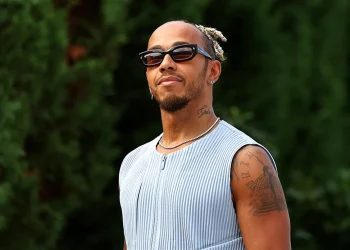 Incertezza permane dopo la sorprendente scelta di Hamilton di unirsi alla Ferrari.