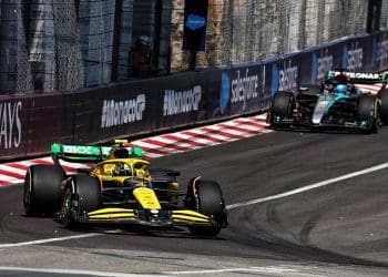 Hamilton acredita que o sucesso da McLaren demonstra que o motor da Mercedes na F1 não é o problema.