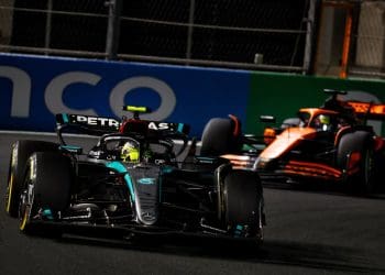 Lewis Hamilton pede mudanças significativas na Mercedes após dificuldades no Grande Prêmio da Arábia Saudita.