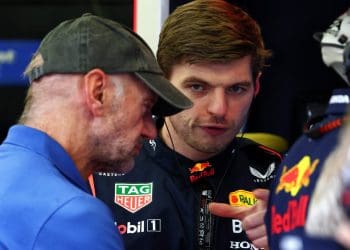Verstappen insinua os verdadeiros sentimentos da Red Bull sobre a saída de Newey.