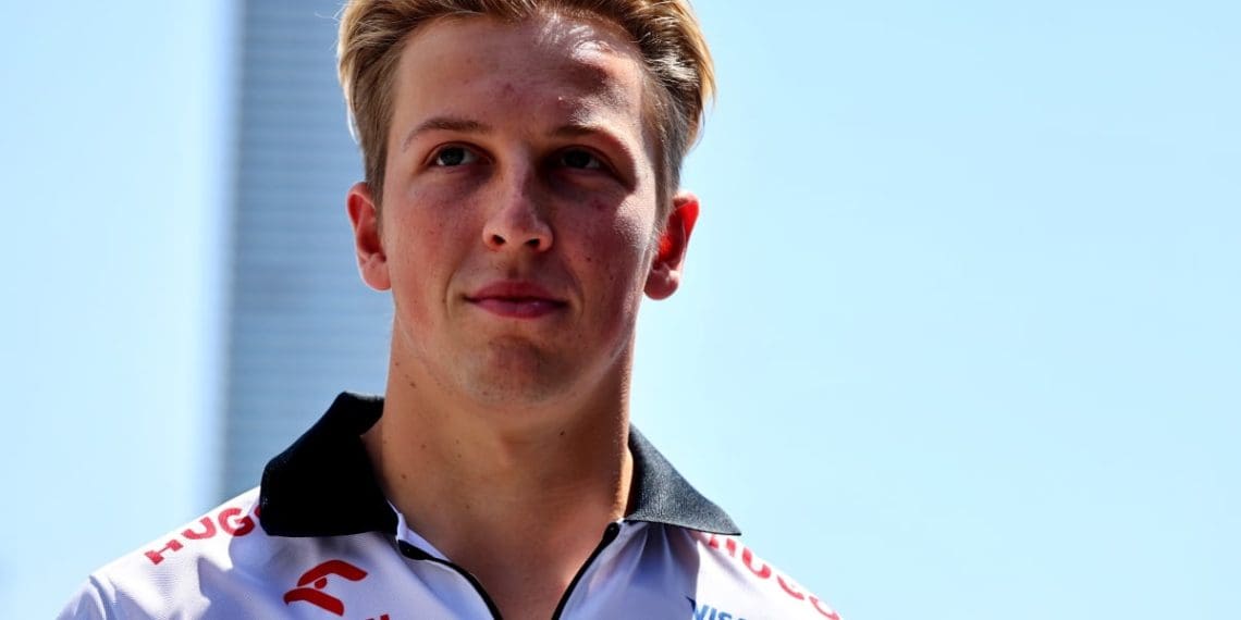 Lawson discute ‘frustrante’ ausência na Fórmula 1 em 2024.