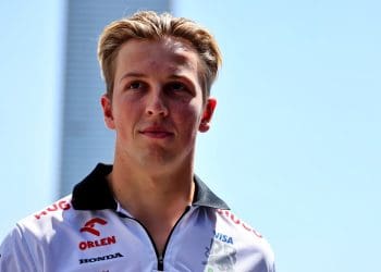 Lawson discute ‘frustrante’ ausência na Fórmula 1 em 2024.