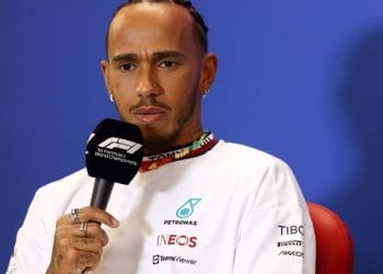 Lewis Hamilton expressa arrependimento sobre terrível FP2 no Grande Prêmio da Austrália, rotulando-o como o pior de todos.