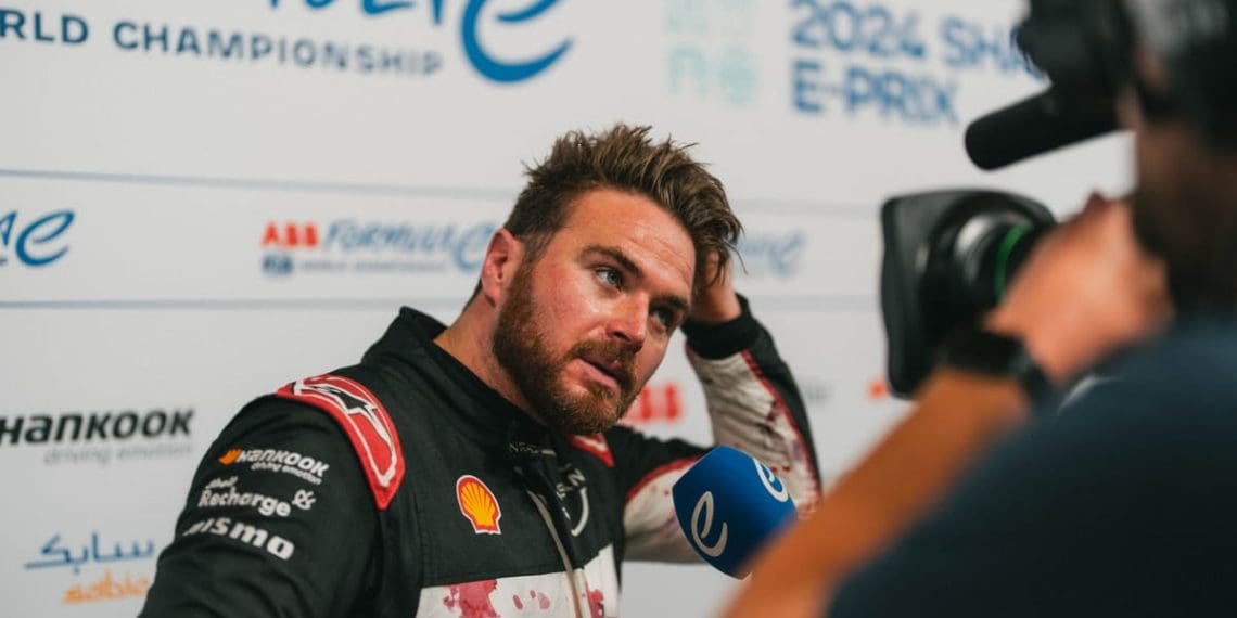 Rowland perde chance de campeonato na Formula E devido a doença.