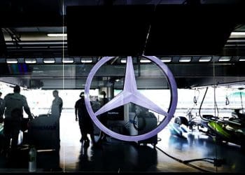 Mercedes relata suposta sabotagem contra Hamilton por e-mail às autoridades.