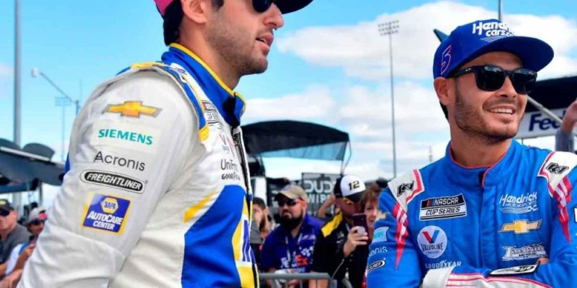 Kyle Larson seleciona Chase Elliott como o piloto perfeito da HMS para interpretar James Bond.