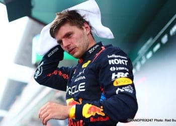 Verstappen expressa preocupação com a velocidade da McLaren.