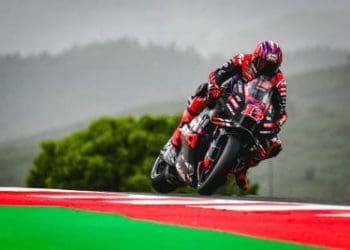 Vinales emerge vitorioso na Sprint de Portugal, Bagnaia desliza para quarto após erro.
