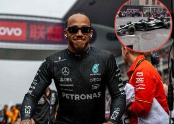 Lewis Hamilton brilha para os fãs com derrapagens no Mercedes W12 perto do Empire State Building em Nova York.