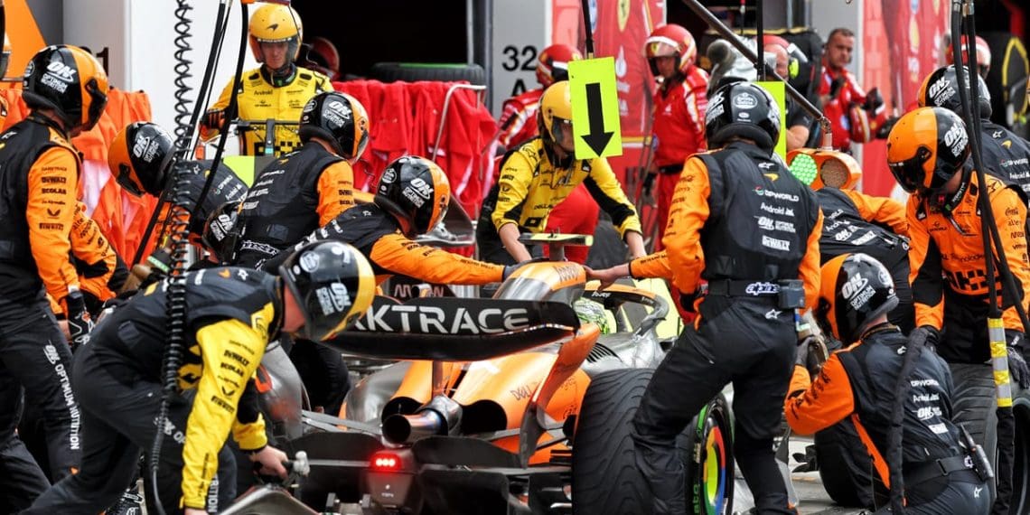 Norris critica desempenho da equipe, questionando seus próprios padrões.