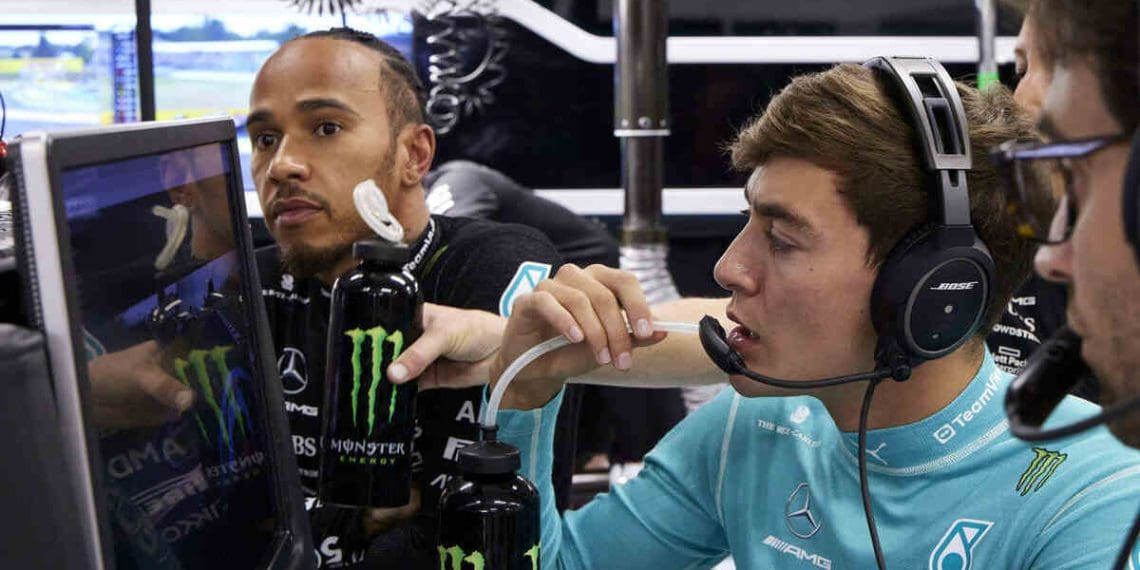Lewis Hamilton admite que George Russell está superando-o na condução do carro W15.