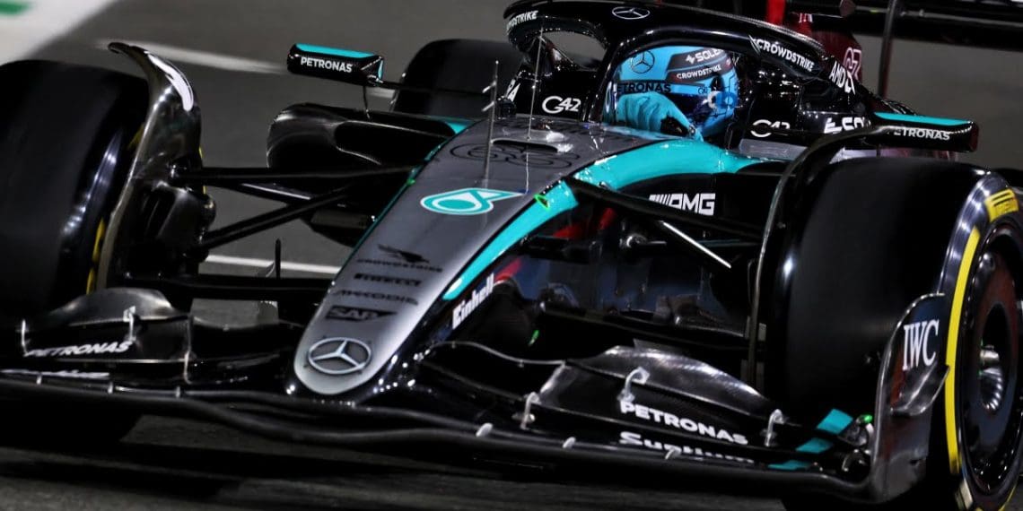 Russell: Carro da Mercedes na Fórmula 1 bate forte no chão na Arábia Saudita.