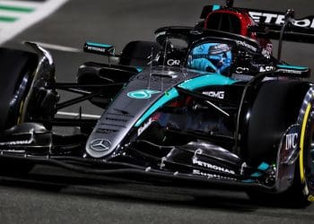 Russell: Carro da Mercedes na Fórmula 1 bate forte no chão na Arábia Saudita.