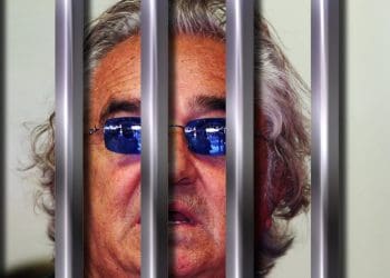 Chefe da F1 Briatore deve sair imediatamente