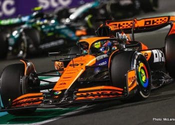 McLaren encontra aspectos positivos em Jeddah e Bahrein.