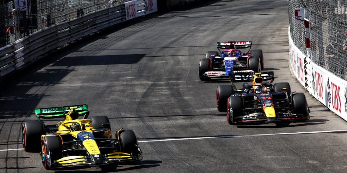 Marko insinua que melhorias da McLaren na F1 estão ligadas à imitação da Red Bull.