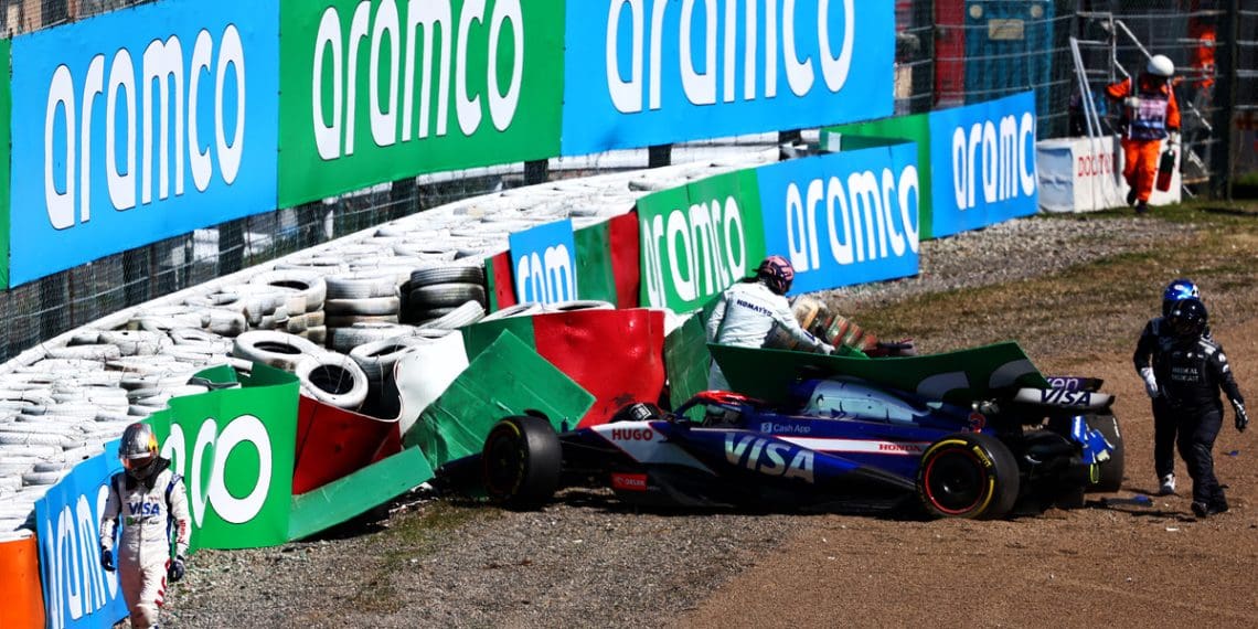 Acidente entre Albon e Ricciardo causa bandeira vermelha na F1 Japão