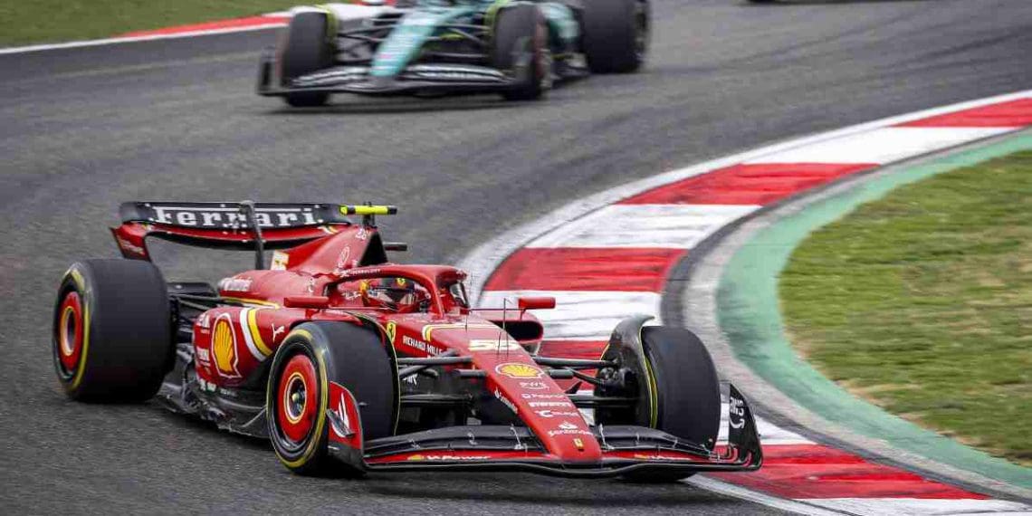 Ferrari estreia SF-24 azul no Grande Prêmio de Miami.