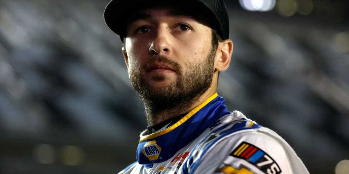 Chase Elliott realiza sonho com vitória na NASCAR no Texas.