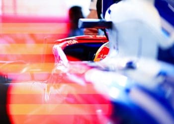 A disputa por um lugar na Red Bull F1 em 2025 teve um começo terrível.