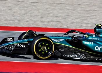 Alonso diz que Aston Martin está mais confiante apesar das dificuldades na F1.