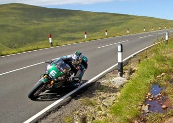 Dunlop garante mais uma vitória em evento do TT que terminou mais cedo devido à bandeira vermelha.