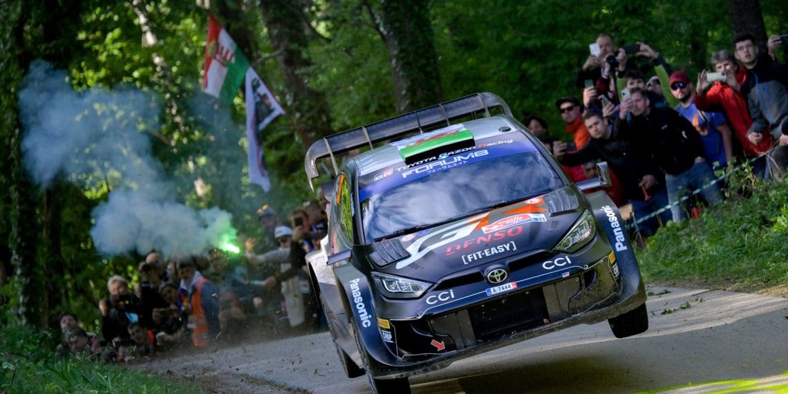 Neuville e Evans empatados em uma corrida acirrada!