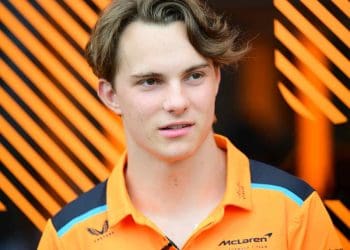 Oscar Piastri confiante na McLaren após forte desempenho.