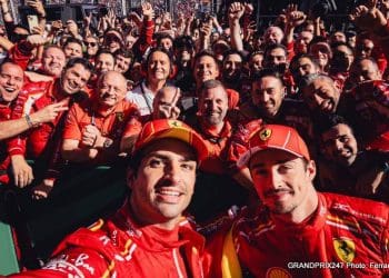 Leclerc expressa alegria por Sainz e a equipe.