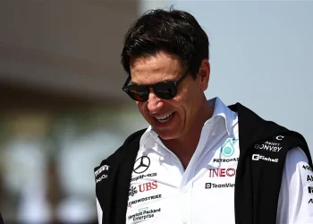 Toto Wolff tranquiliza em meio a especulações sobre a Ferrari.