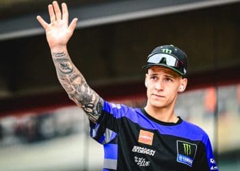 Yamaha celebra vitória com renovação de contrato de Quartararo na MotoGP.