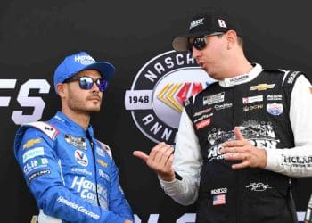 VÍDEO: Kyle Larson compartilha sua opinião « egoísta » sobre o debate do tempo de prática.