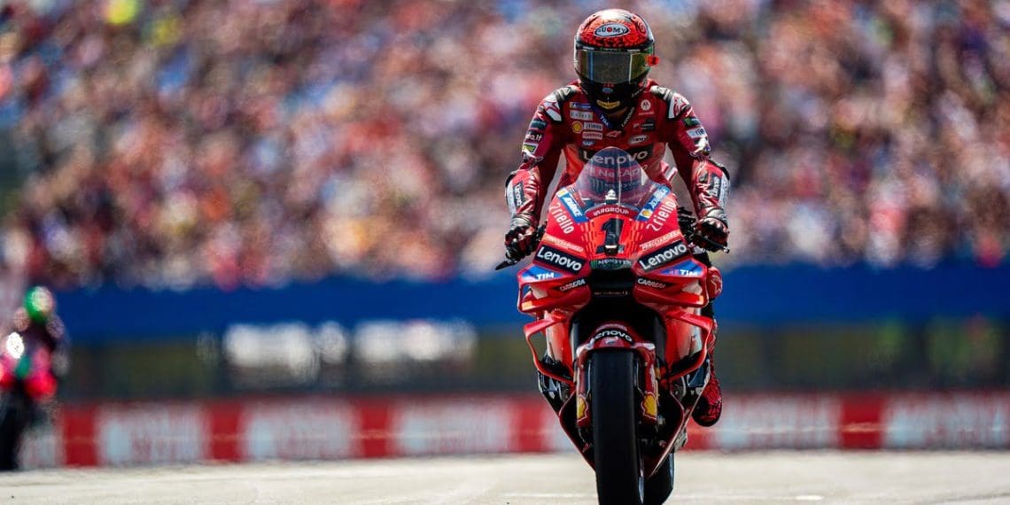 Bagnaia finaliza vitória impressionante na MotoGP em Assen.