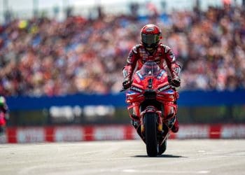 Bagnaia finaliza vitória impressionante na MotoGP em Assen.
