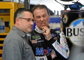 Kevin Harvick acredita que a equipe de Tony Stewart em breve estará vendendo algumas cartas.