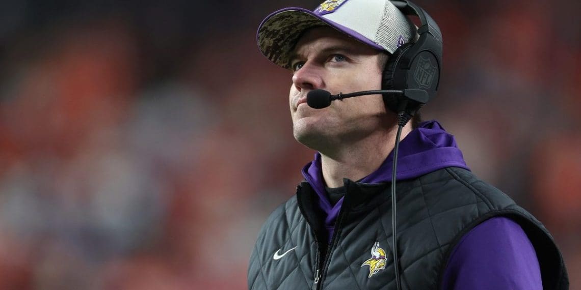 Viking Quarterback Retires, Joins Rival Packers