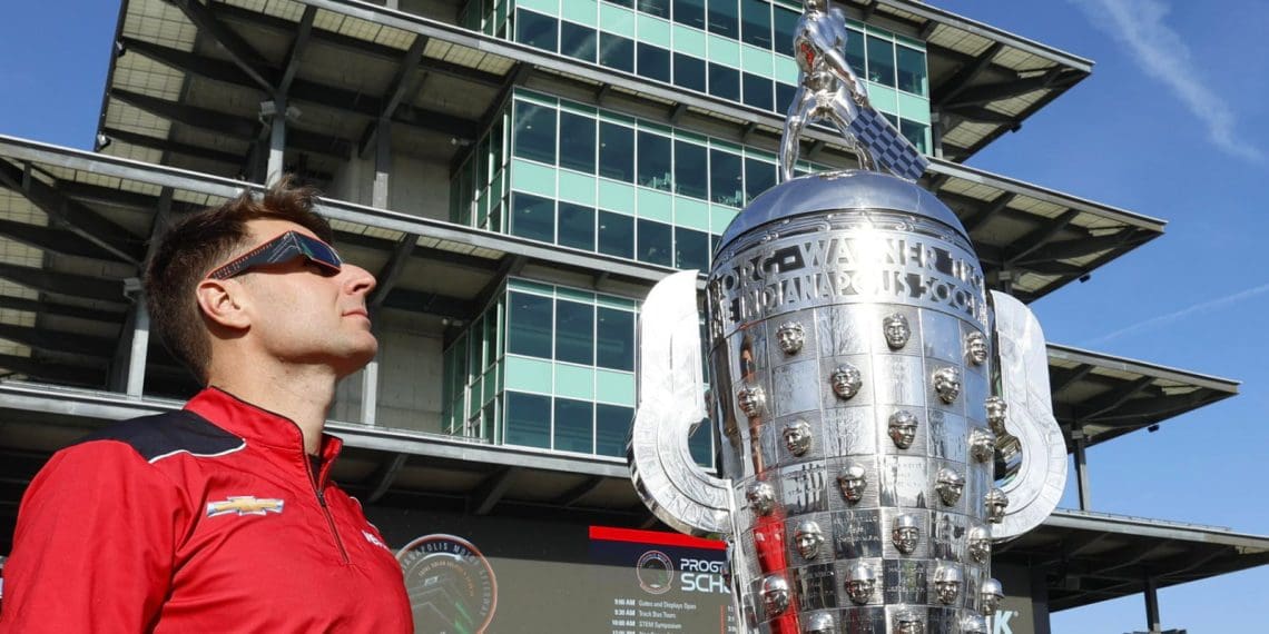 Indianapolis Motor Speedway realiza evento único de observação de eclipse solar.