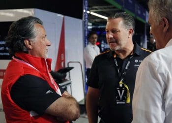 Zak Brown sugere que a Andretti-Cadillac poderia adquirir uma equipe atual da F1, mesmo que nenhuma equipe esteja oficialmente à venda.