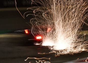 Bahrein impressiona durante prática noturna de F1.