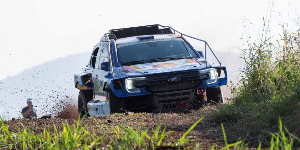 Sainz assina com a Ford para Dakar 2025.