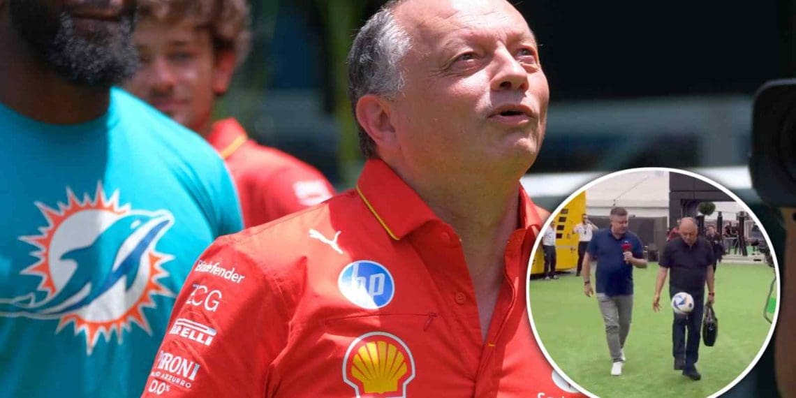VÍDEO: Chefe da equipe Ferrari Fred Vasseur luta comicamente para equilibrar uma bola de futebol no paddock do Grande Prêmio da Espanha de F1.