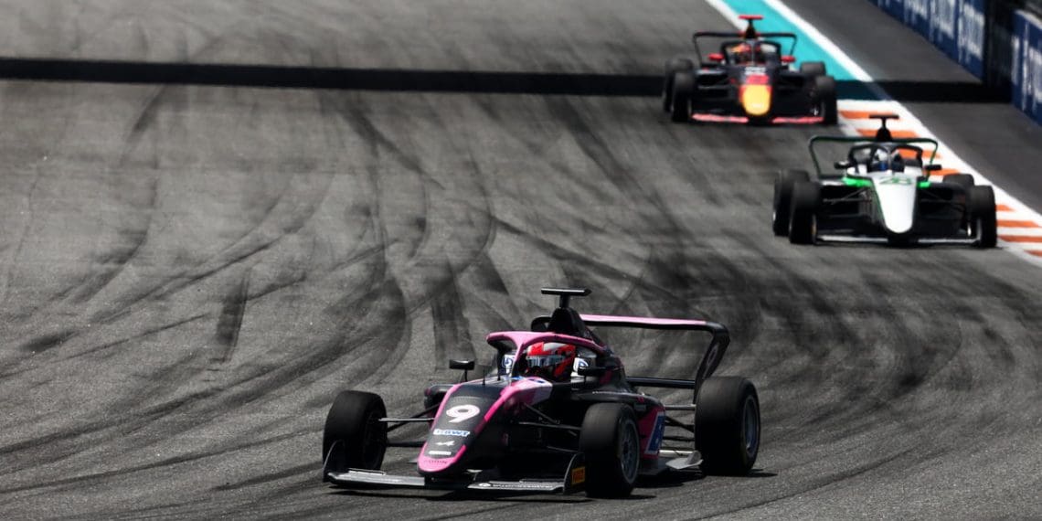 Focas garante segunda vitória para a Academia de F1 em Miami.