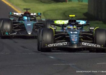 Alonso afirma não conseguir se concentrar no carro que o segue, no entanto os oficiais discordam.