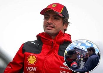 VÍDEO: Carlos Sainz aparece no paddock da MotoGP durante o GP da Espanha para apoiar seus compatriotas como Maverick Vinales.