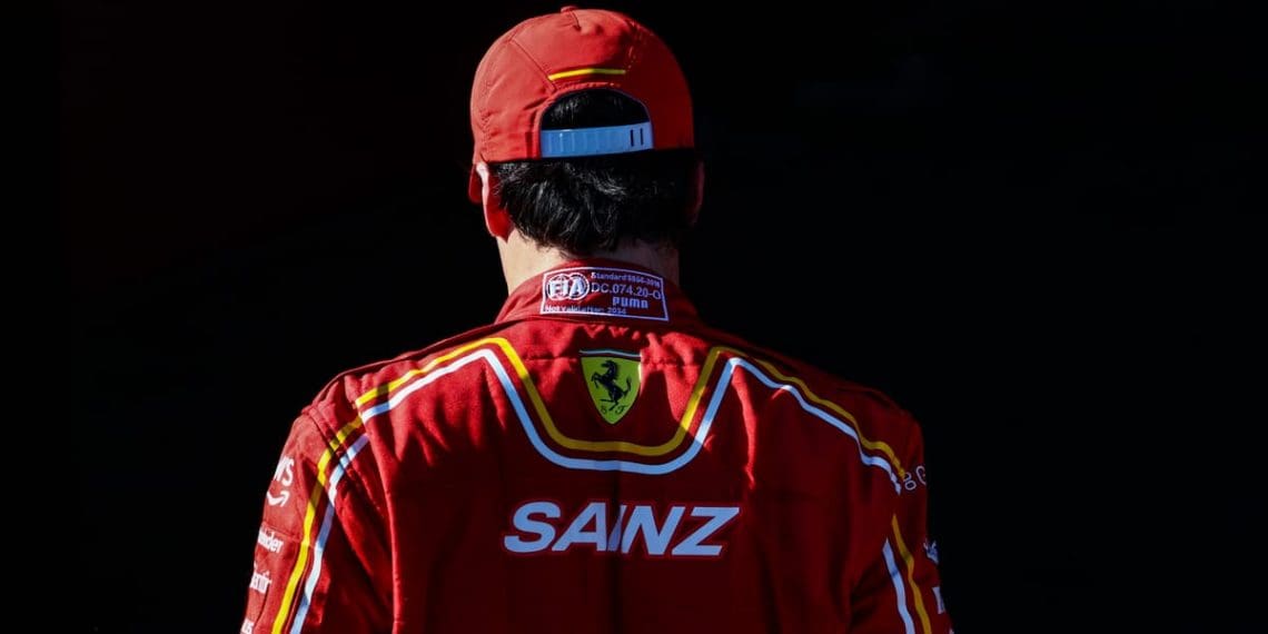 Mark Hughes analisa papel de Sainz na batalha interna de poder da Red Bull.