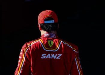 Mark Hughes analisa papel de Sainz na batalha interna de poder da Red Bull.