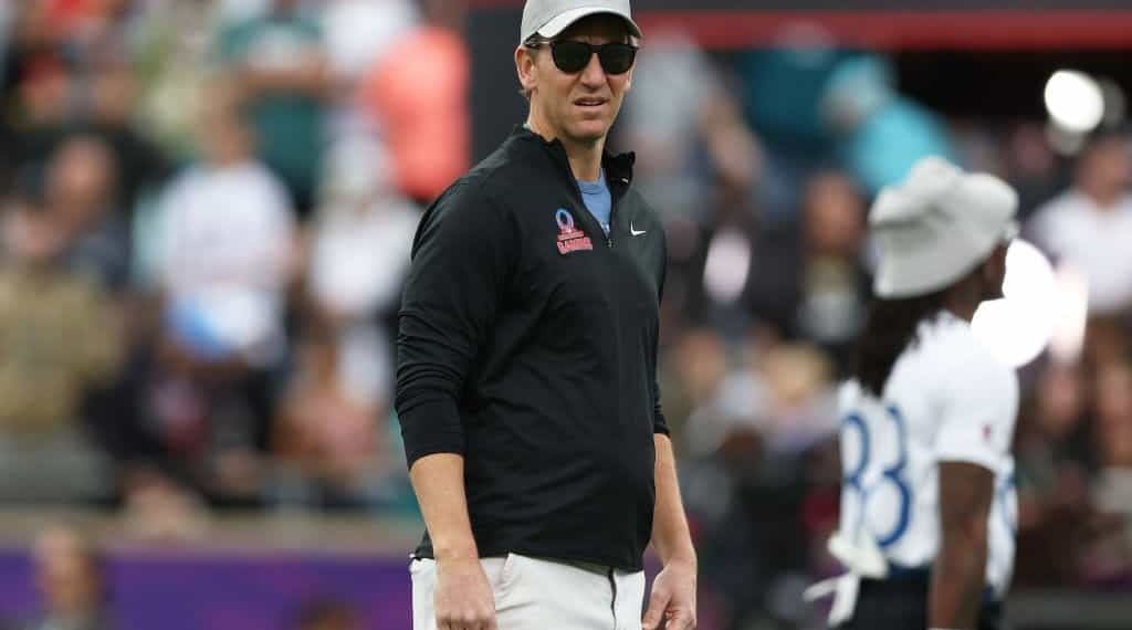 Eli Manning’s Hilarious Pep Talk for Pro-Bowl Team!