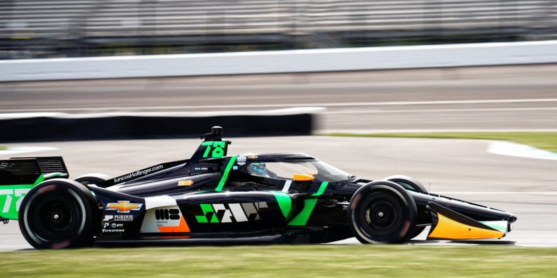 Flecha McLaren encerra parceria com Juncos devido a assédio cibernético.